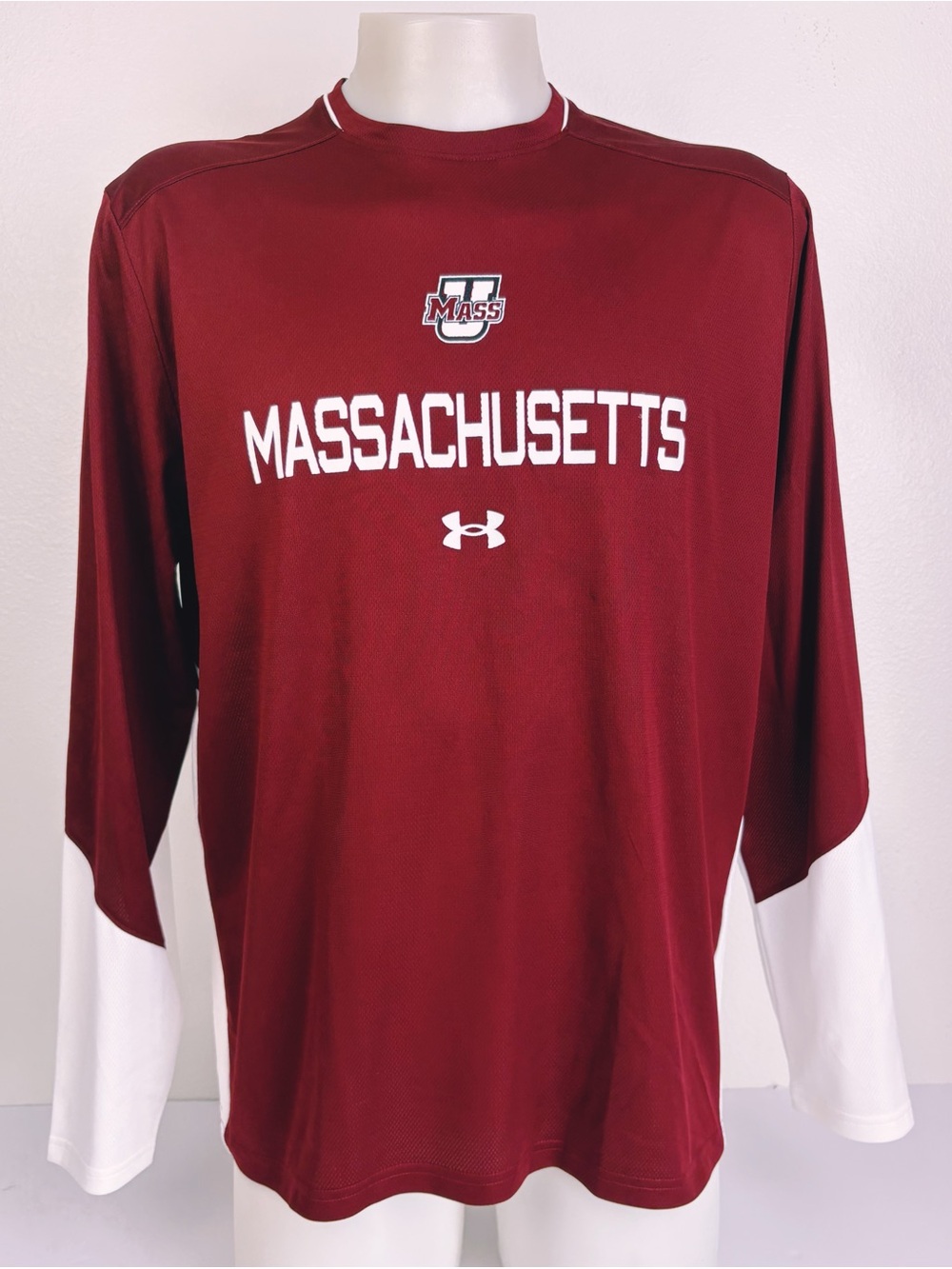 Under Armour UMass Massachusetts
Minutemen Long Sleeve Shirt Men XL
Burgundy